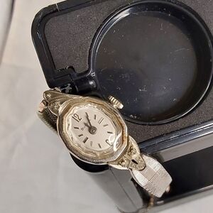 BULOVA WOMEN'S  10 KARAT GOLD VINTAGE JEWELRY WATCH  P98659